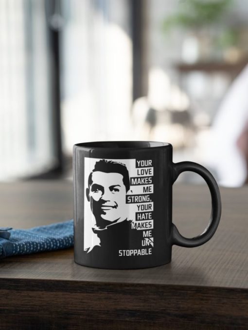 Hrnček Ronaldo s mottom čierno-biely